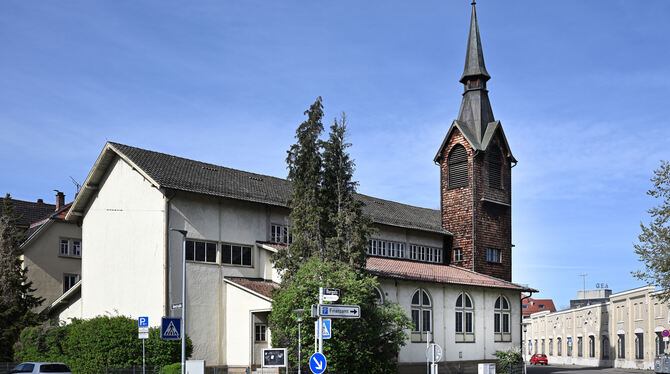 Als »Notkirche« während der Marienkirchen-Sanierung erbaut, am 29. April 1894 eingeweiht, gehört die Leonhardskirche in Reutling