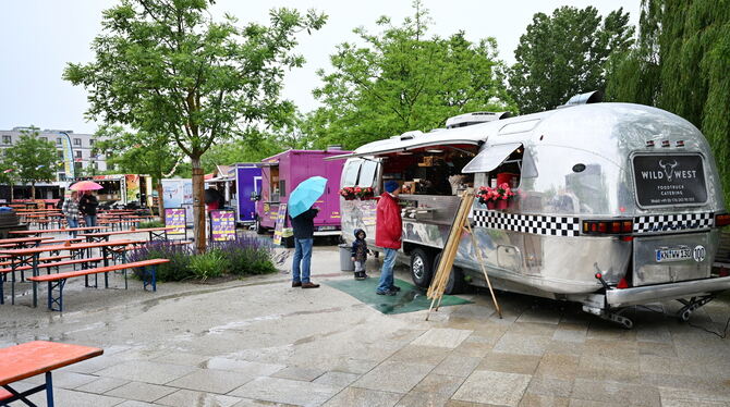 Zum Start der »Street Food Fiesta« strömte nur der Regen, Gäste machten sich rar. Mit Wetterbesserung dürfte sich der Bürgerpark