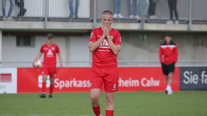 Enttäuschung und Trauer: Florian Krajinovic nach der 1:3-Niederlage beim FC Nöttingen.
