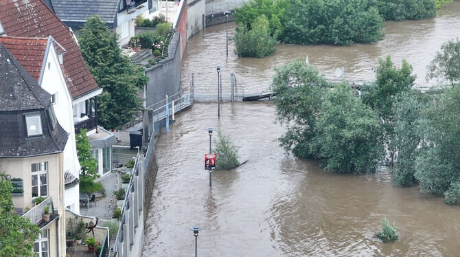Die Überflutungen richten in Deutschland derzeit wieder immense Schäden an. Eine Pflichtversicherung ist im Gespräch.  FOTO: THE