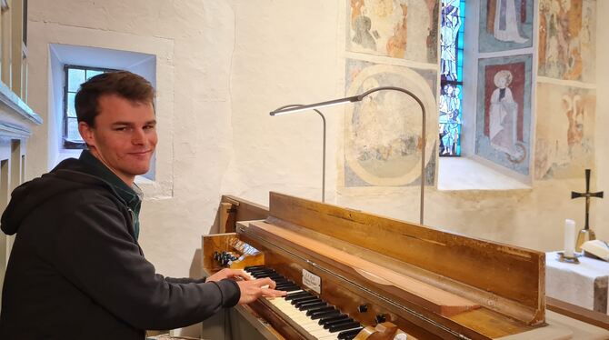 Felix Schäfer braucht keine Noten: Er spielt nach Gehör - auch dann, wenn er Gottesdienste begleitet.