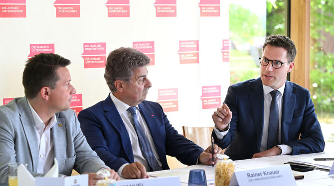 Die Landespolitik zu Gast bei der Reutlinger Wirtschaft: Die CDU-Abgeordneten Manuel Hailfinger (links) und Manuel Hagel (rechts