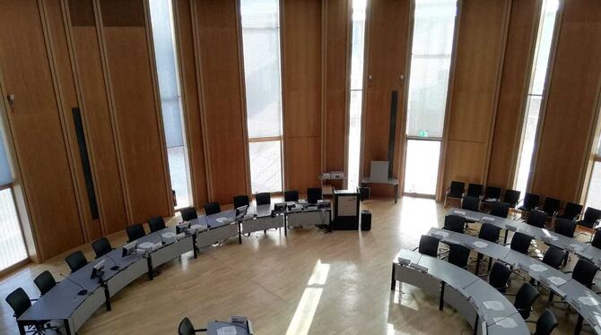Möglichst viele Stimmen, dann reicht’s für einen Platz im Sitzungssaal des Tübinger Landratsamts (von links): Der Tübinger OB Bo