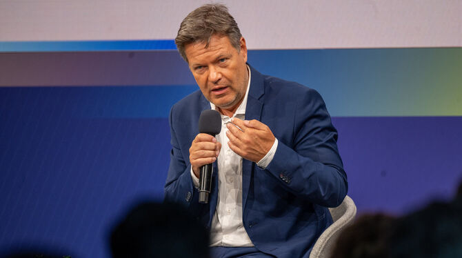 Robert Habeck (Bündnis 90/Die Grünen), Bundesminister für Wirtschaft und Klimaschutz, sieht Deutschland auf einem guten Weg zu K