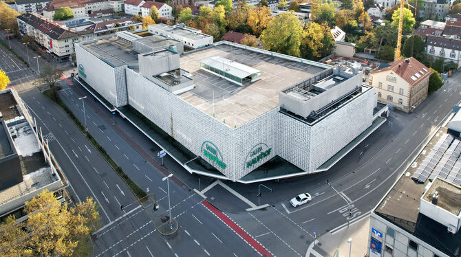 Stadtbildprägend: Das Gebäude der ehemaligen Galeria Kaufhof von oben.