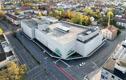 Stadtbildprägend: Das Gebäude der ehemaligen Galeria Kaufhof von oben. 