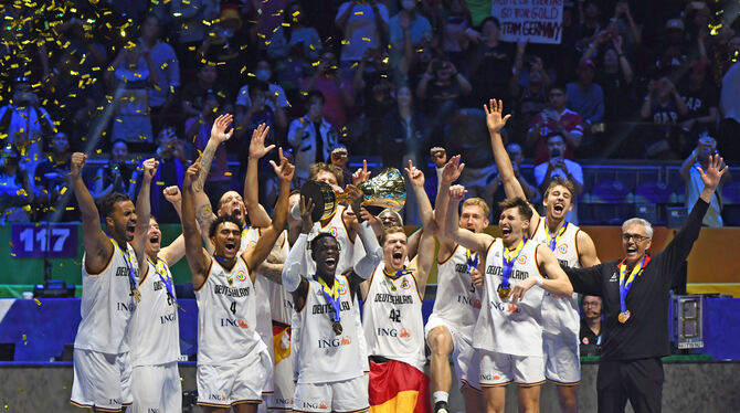 Die deutsche Basketball-Nationalmannschaft will auch bei Olympia jubeln.  FOTO: WITTERS