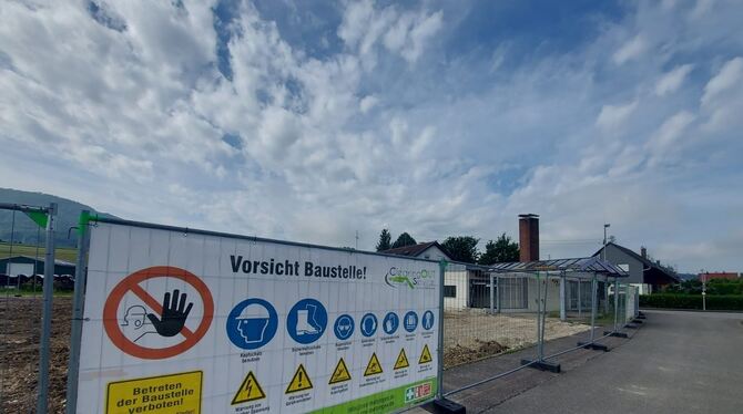 Das Fleischmann-Areal am Neuhäuser Ortseingang aus Richtung Dettingen wird für eine Neuentwicklung vorbereitet. Alte Gewächshäus