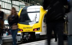Zug von Bahnunternehmen Go-Ahead
