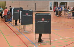 Wahl- statt Umkleidekabinen in der Gomaringer Kultur- und Sporthalle