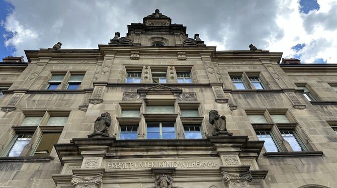 Vor dem Landgericht in Tübingen muss sich ein Mann verantworten, dem mehrere Angriffe auf Mitarbeiter des Reutlinger Ordnungsamt