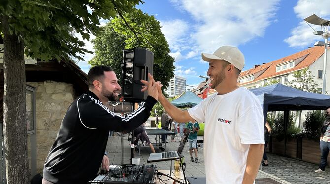 Alles klar bei DJ Ngee (links) und Soufiane Behar, dem Organisator von Mukke & Mäxle im Jugendcafe.