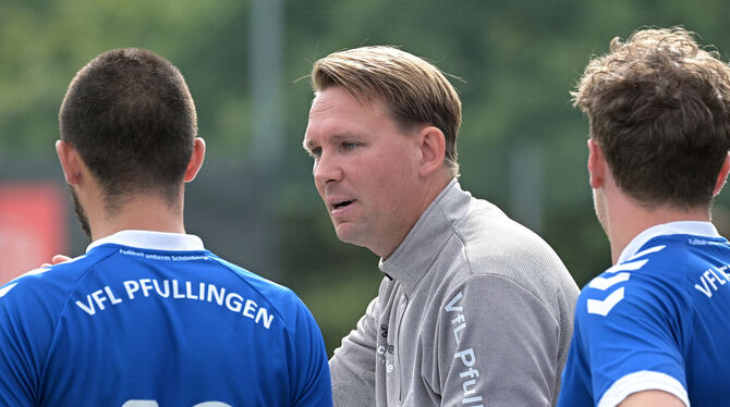 Benjamin Ponath (Mitte) kehrt zum VfL Pfullingen zurück und wird wieder Co-Trainer - nun an der Seite von Verbandsliga-Coach Yas