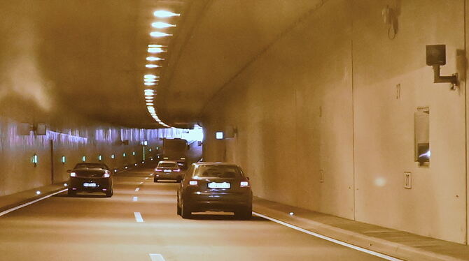 Bitte recht freundlich: Der Blitzer im B 27-Tunnel in Fahrtrichtung Tübingen wird von den Verkehrsteilnehmern rege angenommen.