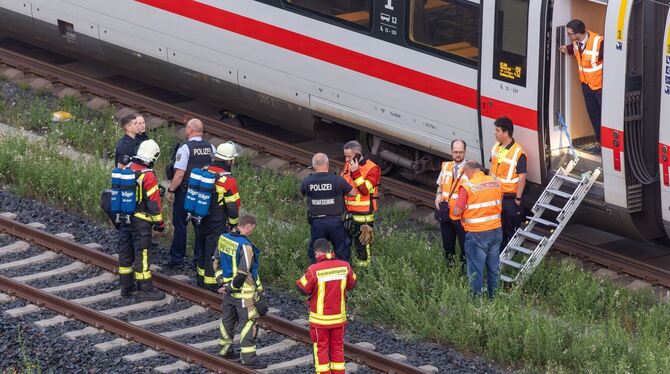 Rauch im ICE - Zug muss in Thüringen stoppen