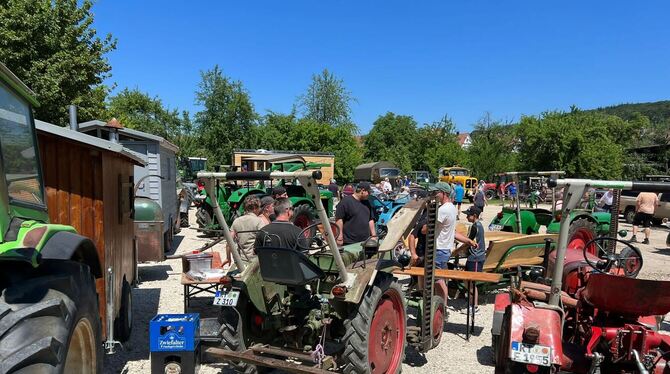 Auch Traktoren gehören zum Bild beim Treffen in Würtingen.  FOTO: VEREIN