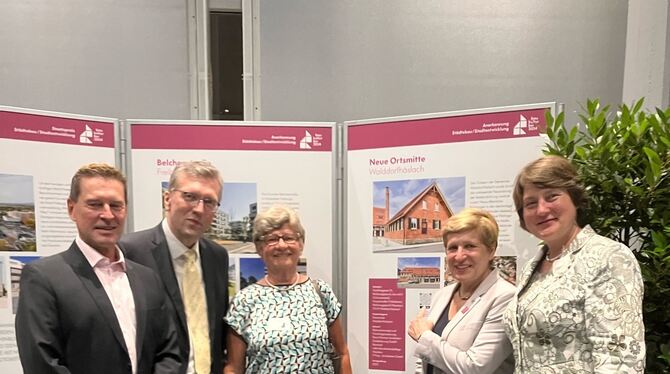 Ministerin Nicole Razavi (Zweite von rechts) und die Walddorfhäslacher Delegation Frank Baude, Olfert Alter, Inge Streicher und