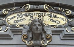 Vor dem Landgericht in Tübingen muss sich ein Mann verantworten, dem mehrere Angriffe auf Mitarbeiter des Reutlinger Ordnungsamt