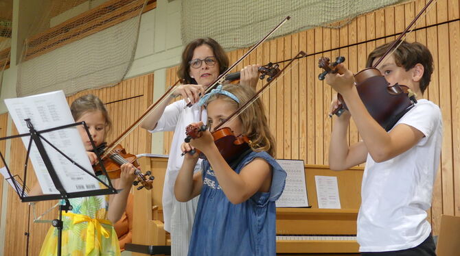 Geigenspiel der Musikschüler.  FOTO: PR