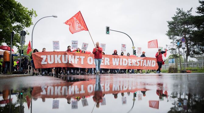 Protest gegen Verkauf von Mercedes-Autohäusern - Berlin