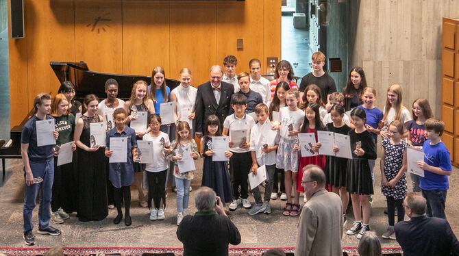 Die 39 jugendlichen Nachwuchsmusiker wurden von Oberbürgermeister Thomas Keck geehrt.
