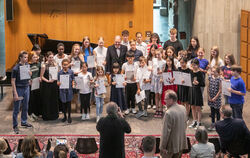 Die 39 jugendlichen Nachwuchsmusiker wurden von Oberbürgermeister Thomas Keck geehrt.
