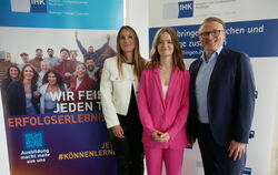 Sie ist der neue Star der bundesweiten DIHK-Werbekampagne: Anna Josefin Schuhmacher (Mitte) wird bald auf Plakaten sowie in den 