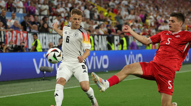 Auf die deutschen Außenverteidiger - hier Joshua Kimmich (links) - kommt im Viertelfinale gegen Spanien viel Arbeit zu.