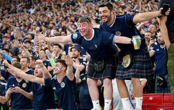 Allgemeine Sympathieträger: Schottische Fans feierten ihre Mannschaft, auch wenn's am Ende wieder ein Vorrunden-Aus gab. 