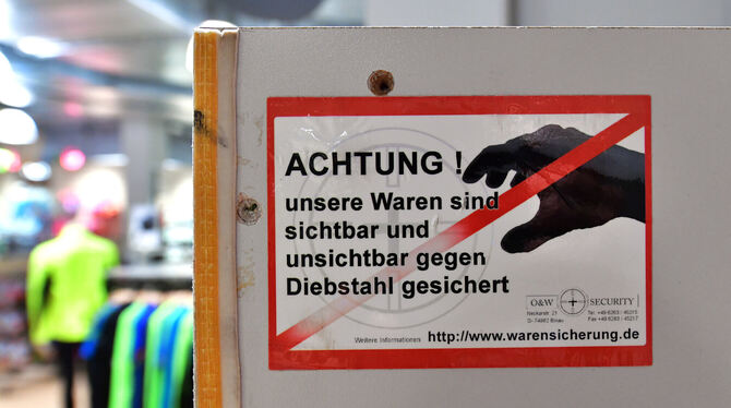 Sowohl der Landkreis Reutlingen als auch der Landkreis Tübingen blieben von zunehmendem Ladendiebstahl nicht verschont.