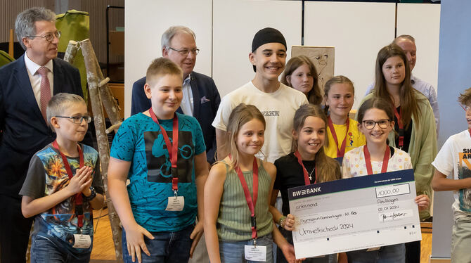 Die Klasse 6b des Gymnasiums Gammertingen gewann den Umweltscheck und sicherte sich damit 1.000 Euro für die Klassenkasse.  FOTO