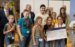 Die Klasse 6b des Gymnasiums Gammertingen gewann den Umweltscheck und sicherte sich damit 1.000 Euro für die Klassenkasse.  FOTO