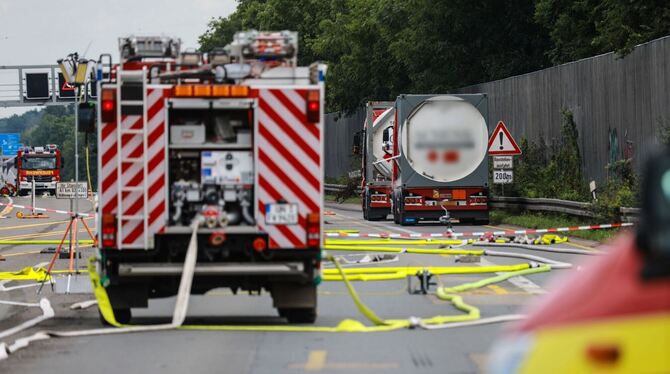 Gas tritt aus undichtem Lastwagen aus - A1 gesperrt