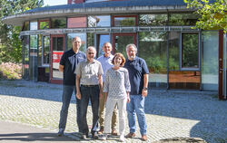 Der Vorstand sonnt sich in 50 Jahren Freie Evangelische Schule Reutlingen (von links): Stefan Creuzberger, Professor Dr. Roland 