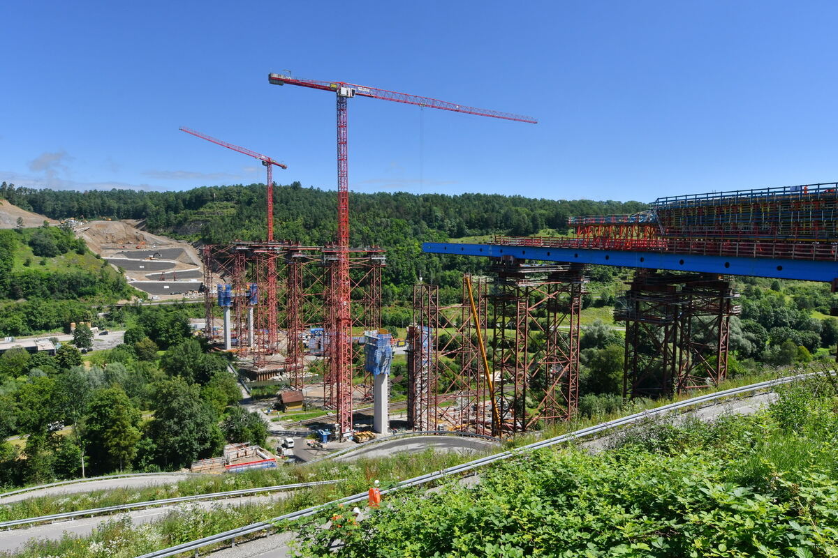 Blick über die Hochbrücke-Baustelle aus südlicher Richtung zum Aussichtspunkt Rauschbart oberhalb der nördlichen Serpentine FOTO MEYER