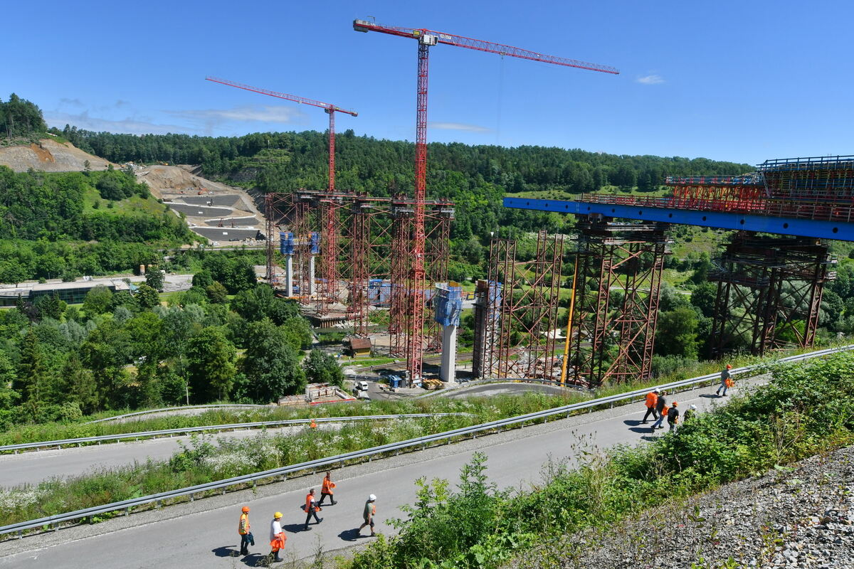 Über die Serpentinenstraße zum Arbeitsplatz FOTO MEYER