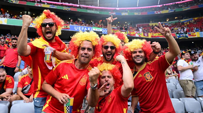 Sind optimistisch für das Finale am Sonntag:  Spanische Fans in München.