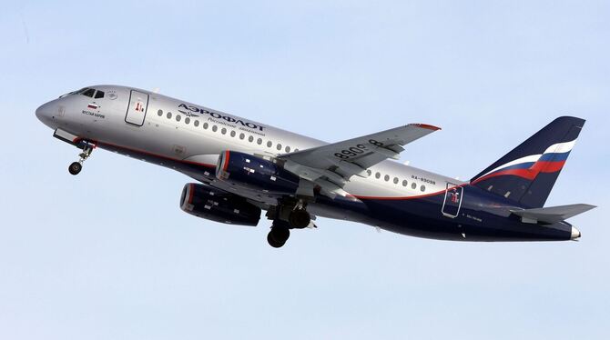 Russisches Passagierflugzeug Suchoi Superjet SSJ 100