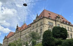 Vor dem Landgericht in Tübingen wurde ein Mann verurteilt, der mehrere Angriffe auf Mitarbeiter des Reutlinger Ordnungsamtes ver