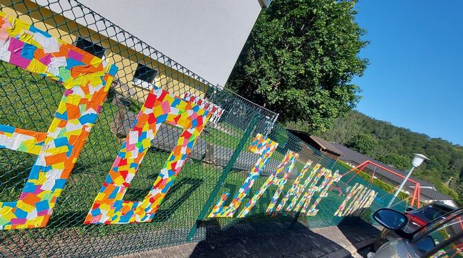 Auch von außen sichtbar: Der Kindergarten in Hausen besteht seit 30 Jahren.