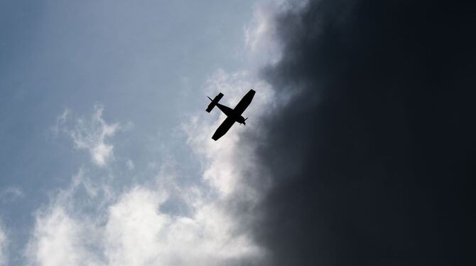 Kleinflugzeug am Himmel