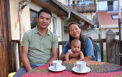 Besuch aus Nepal beim Lichtensteiner Verein Mountain Spirit: Jangbu Sherpa (links) mit seiner Frau Phuti Sherpa und ihrem sieben