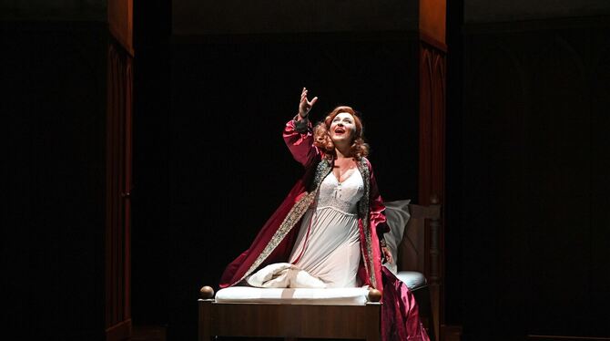 Maryna Zubko als Titelfigur in Donizettis »Anna Bolena«. Das Operndrama begeisterte die Theaterfahrer aus der Region. In der kom