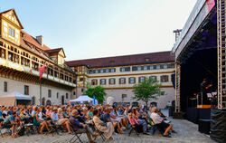 Mit der Konzertreihe verwandelt die Universitätsstadt Tübingen den Schlosshof in einen stimmungsvollen Konzertsaal. FOTO: DE MAD
