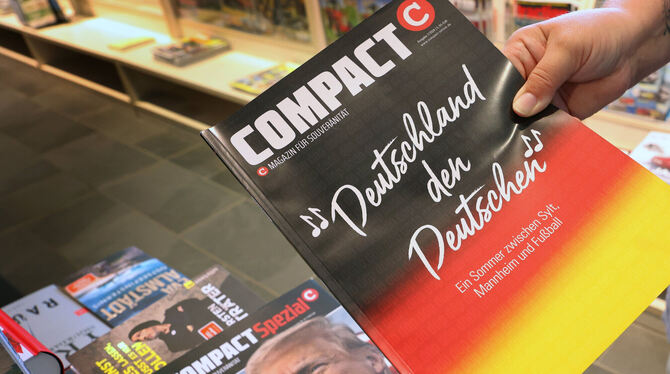 Läden müssen die Ausgaben des Magazins »Compact« nun aus dem Sortiment nehmen. Titel wie »Deutschland den Deutschen« und Angela