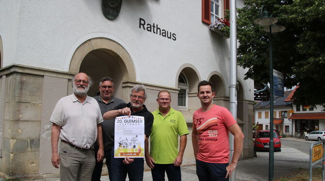 Sie organisieren gemeinsam den inzwischen 20. Glemser Dorfhock (von links): Pfarrer Ulrich Rapp, Holger Sailer vom TSV, Willy Mü