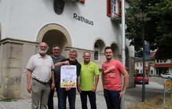 Sie organisieren gemeinsam den inzwischen 20. Glemser Dorfhock (von links): Pfarrer Ulrich Rapp, Holger Sailer vom TSV, Willy Mü