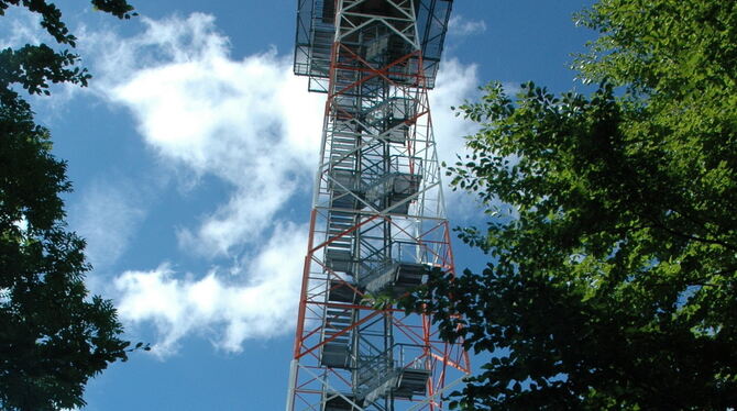 Der Aussichtsturm Hursch wurde 1981 gebaut und ist 42 Meter hoch. Seit einigen Tagen ist er gesperrt.