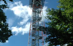 Der Aussichtsturm Hursch wurde 1981 gebaut und ist 42 Meter hoch. Seit einigen Tagen ist er gesperrt.