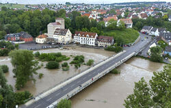 Hochwasser: Der Neckar in Mittelstadt am 2. Juni 2024. Er hat sich durch tagelange Niederschläge in einen reißenden Fluss verwan